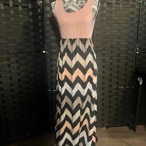Demetory Chevron Maxi Dress – Peach/Black – Size 1X